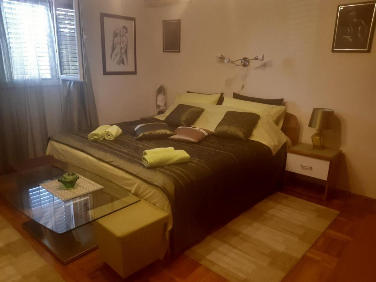 Apartments Palm House 로비니 외부 사진