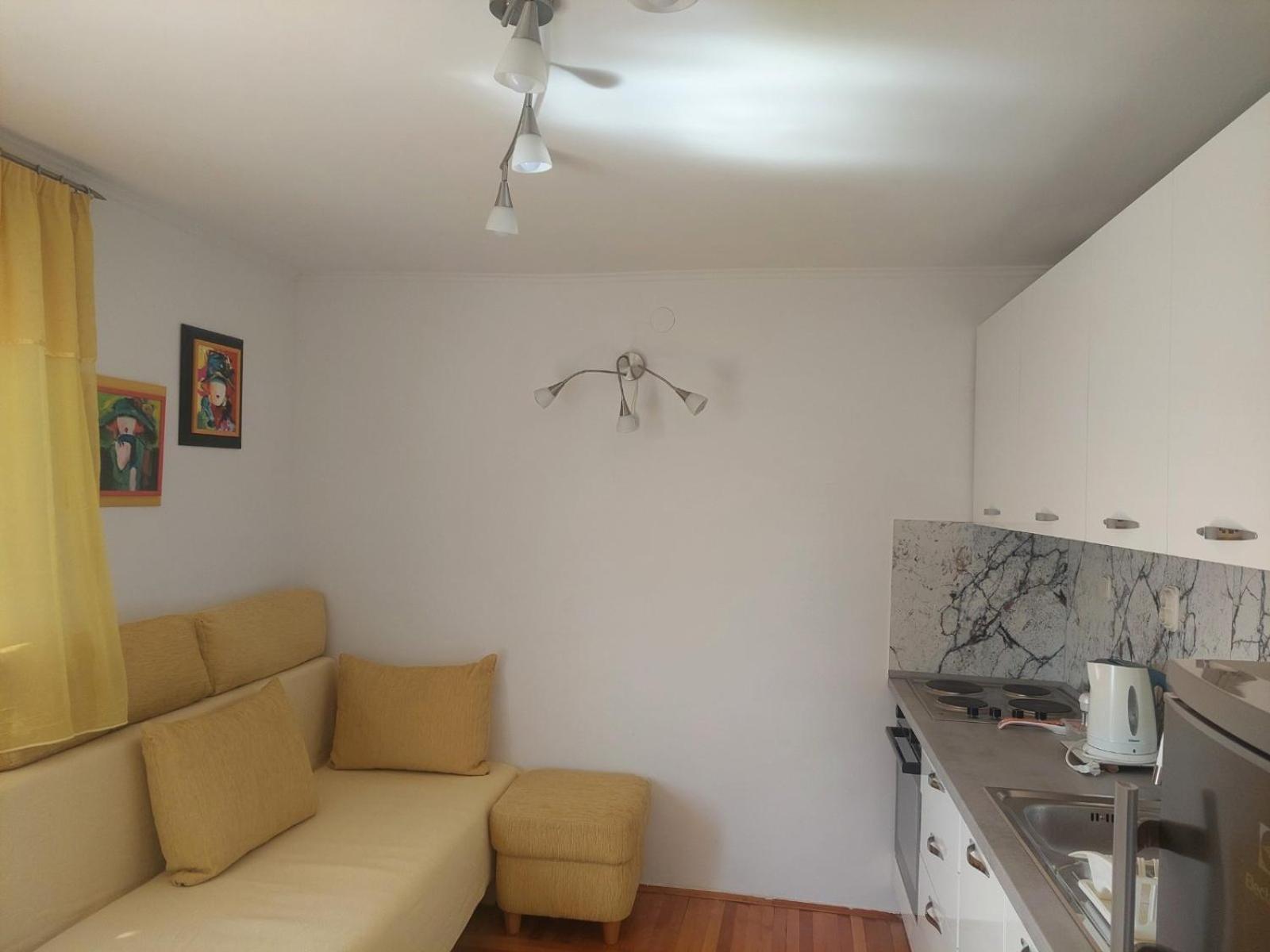 Apartments Palm House 로비니 외부 사진