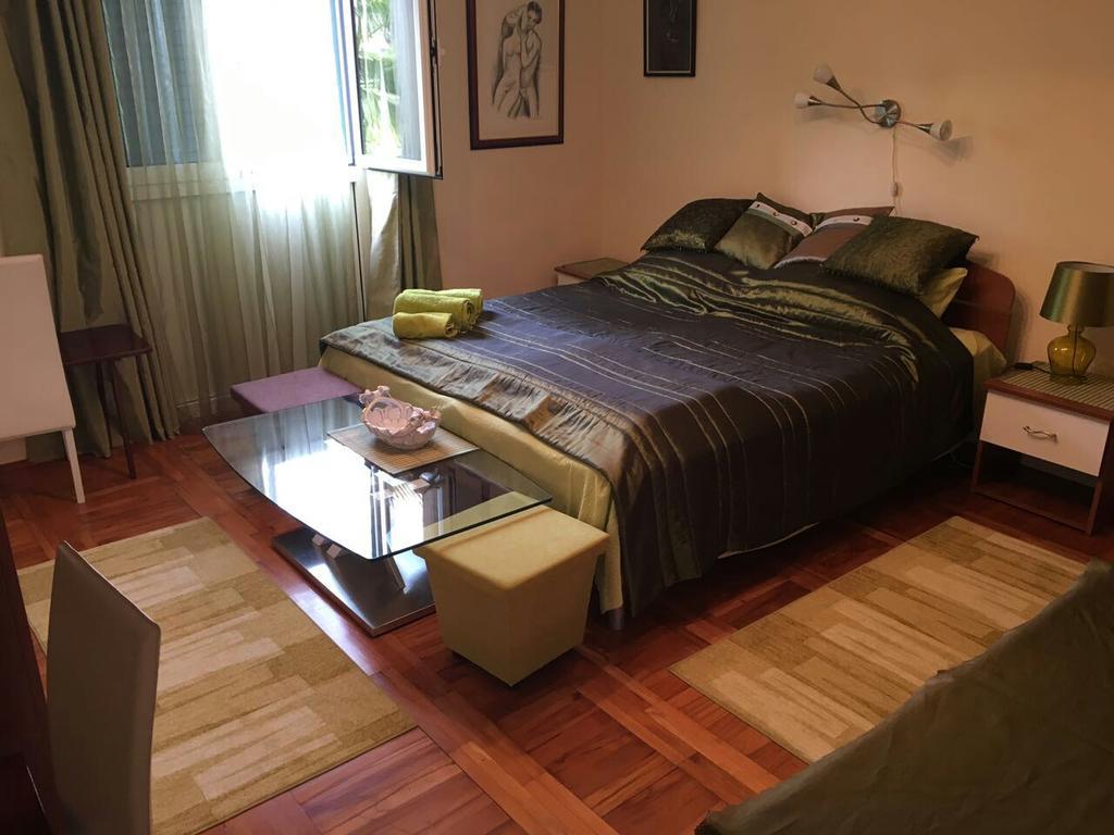 Apartments Palm House 로비니 외부 사진