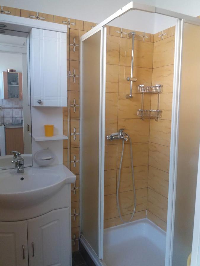 Apartments Palm House 로비니 외부 사진