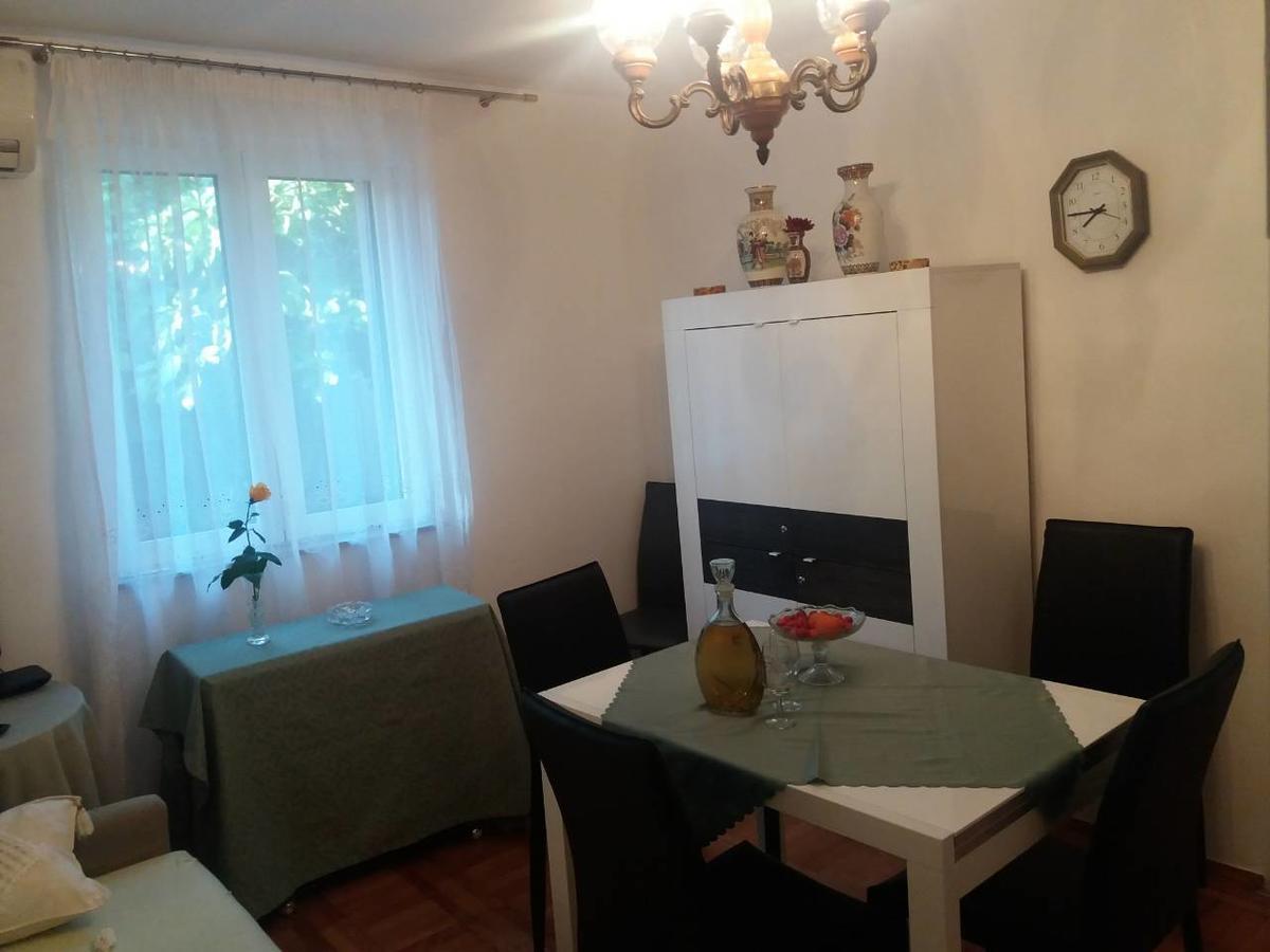 Apartments Palm House 로비니 외부 사진