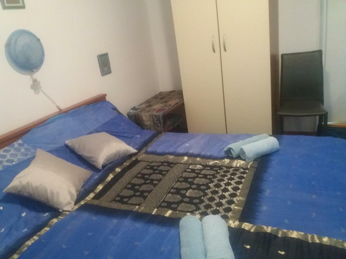 Apartments Palm House 로비니 외부 사진